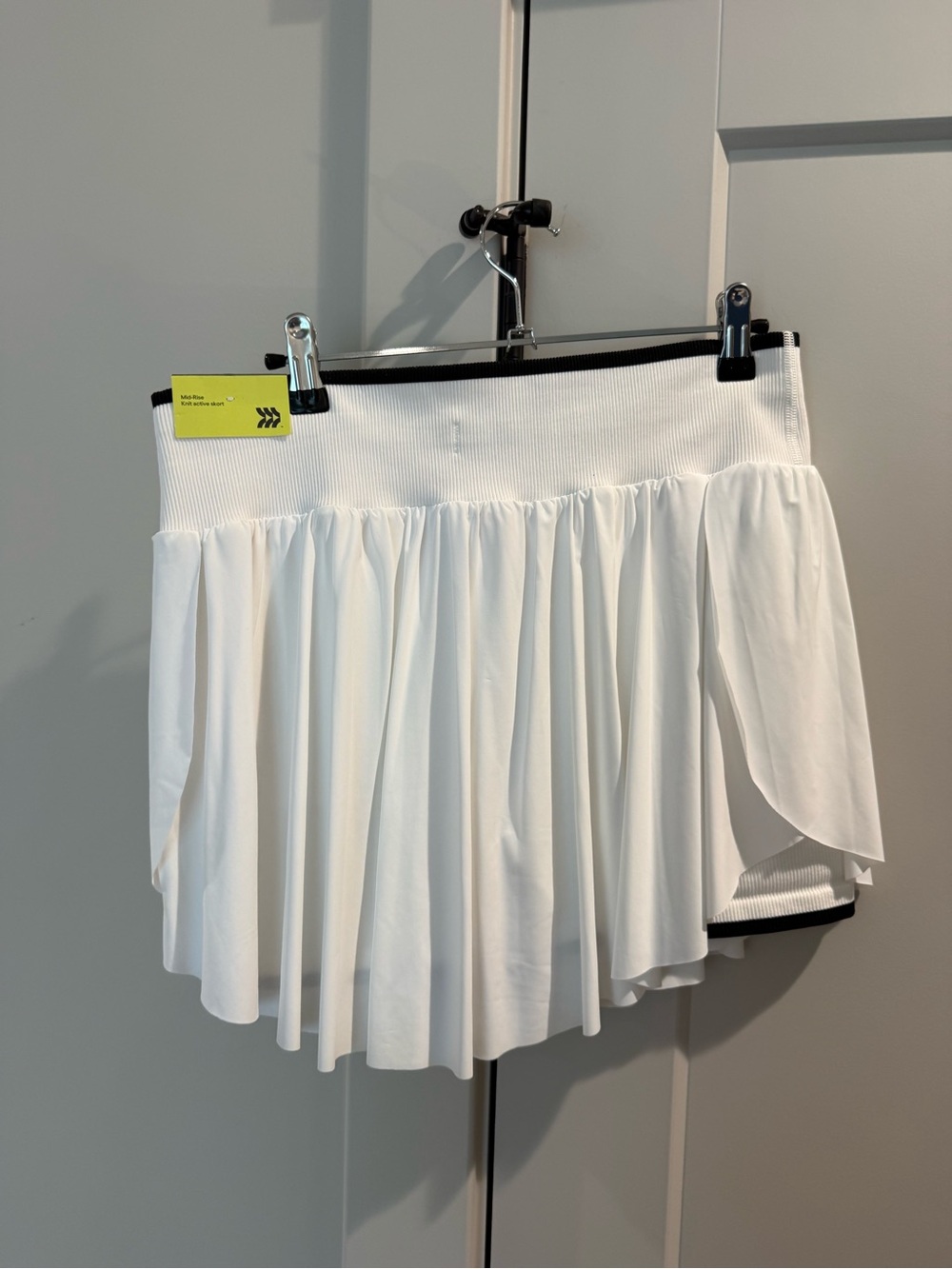 Target All in Motion White Athletic Skort with Black Waistband and Yellow Tag - Picture 2 of 4